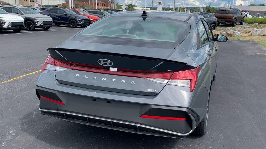 2025 Hyundai Elantra Blue - Photo 9