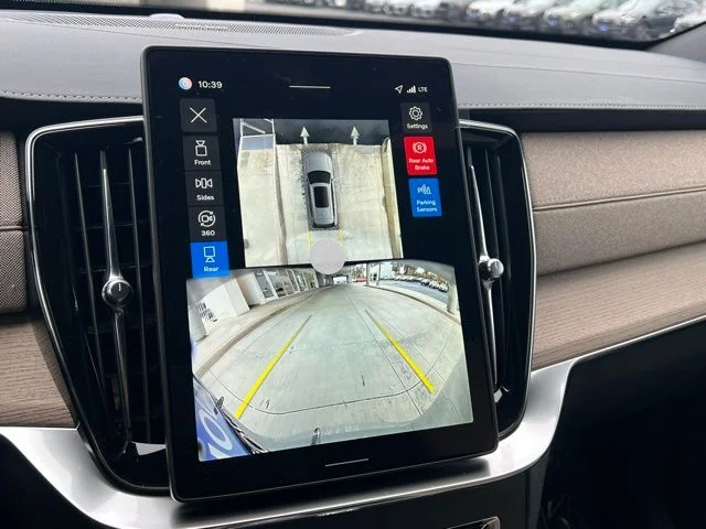 2026 Volvo XC90 Plus - Photo 13