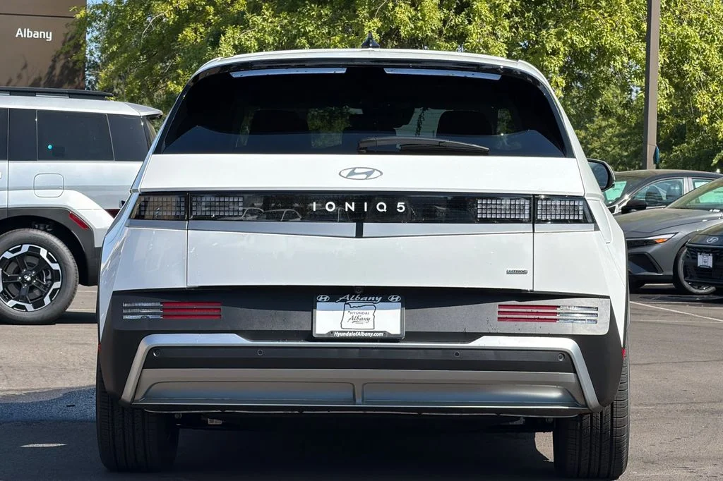 New 2026 White Hyundai SEL image 5