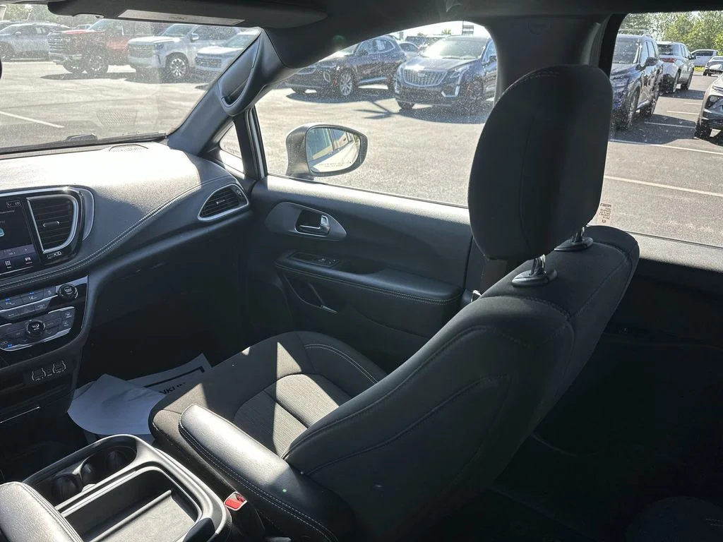 Used 2023 White Chrysler Touring image 11
