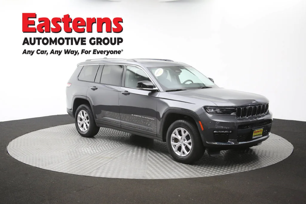 Used 2022 Gray Jeep Limited image 53