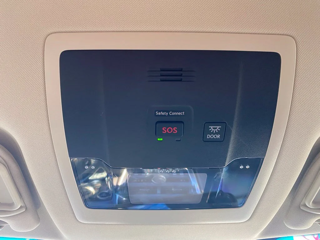 Used 2019 Silver Lexus 300h image 26
