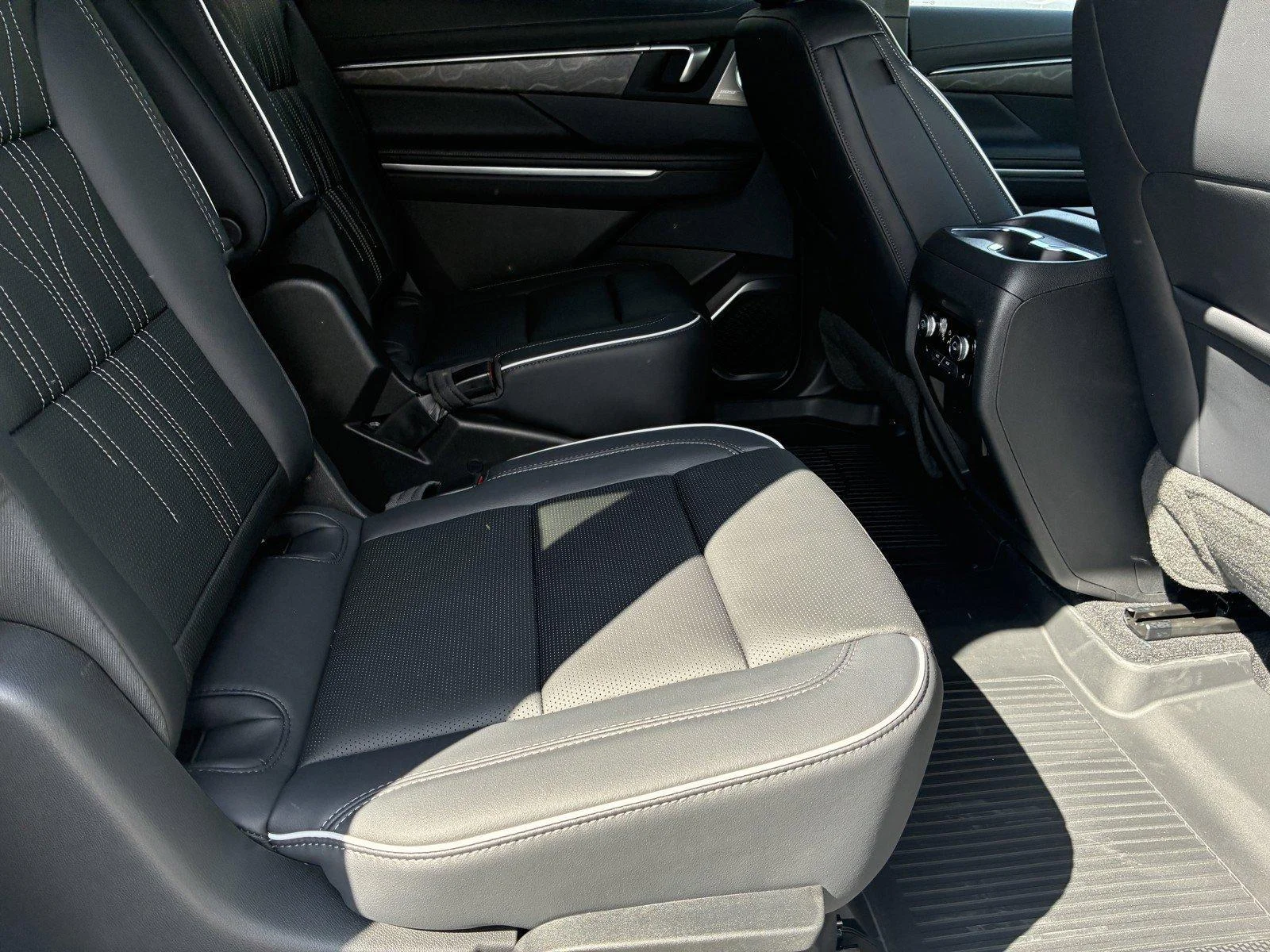 New 2027 Iridescent White Tricoat Buick Avenir image 11