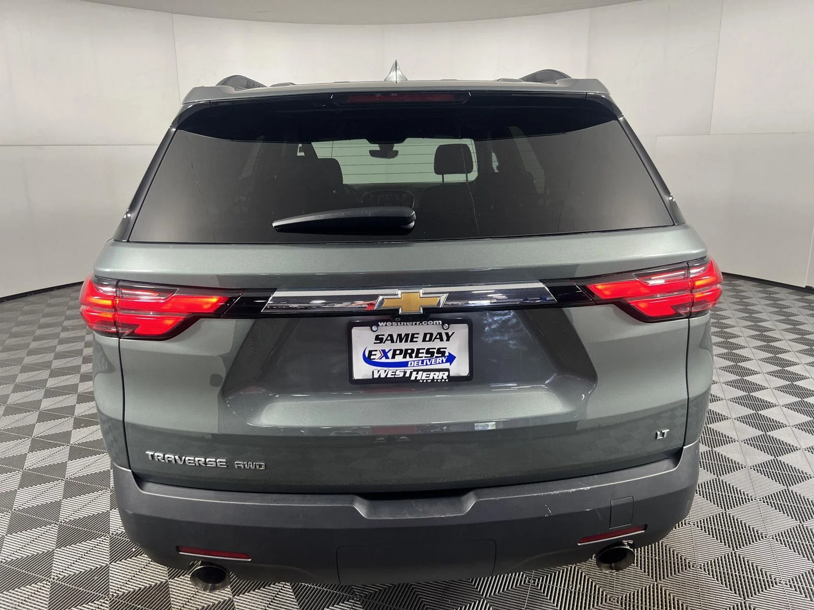 Used 2023 Silver Sage Metallic Chevrolet LT Cloth image 23