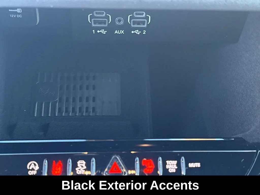 New 2026 Baltic-Gray Metallic Clear-Coat Exterior Paint Jeep Limited Altitude image 16