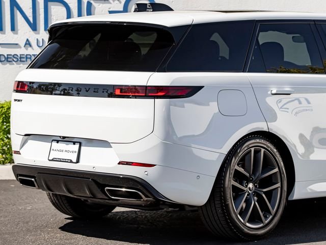 Used 2024 Fuji White Land Rover Dynamic SE image 7