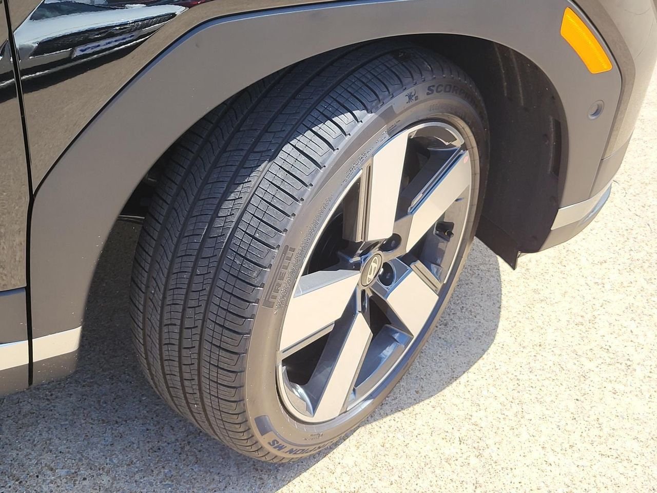 2026 Hyundai Santa Fe Limited - Photo 7