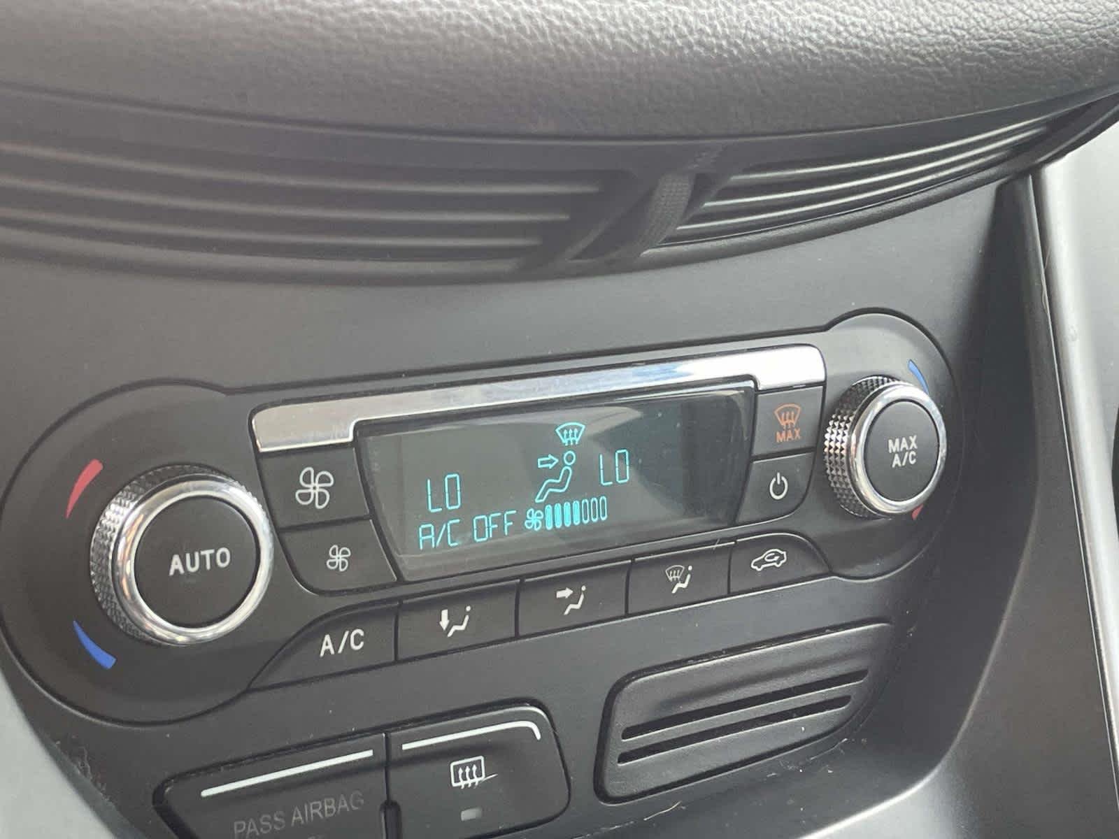 Used 2014 Sunset Metallic Ford SE image 25