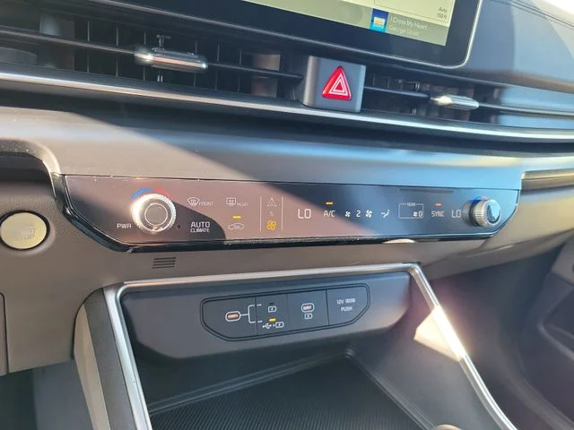New 2026 Snow White Pearl Kia LXS image 18