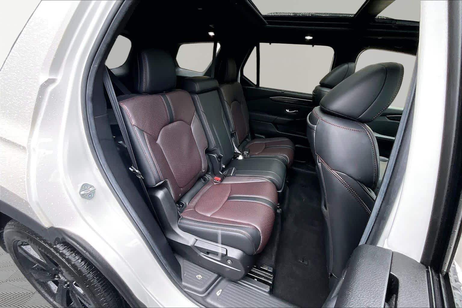 Used 2025 Platinum White Pearl Honda Black Edition image 20