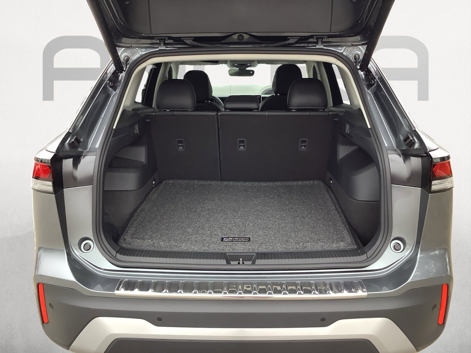 New 2026 PLATINUM GRAY Volkswagen SE image 10