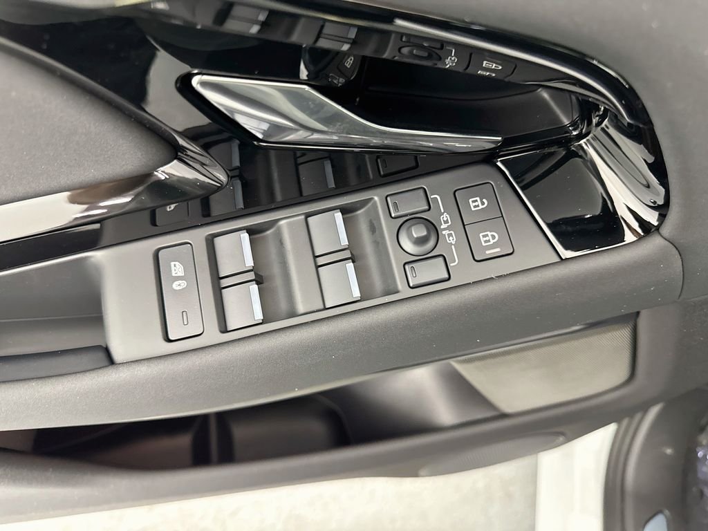 New 2026 Fuji White Land Rover Hoxton Edition image 18