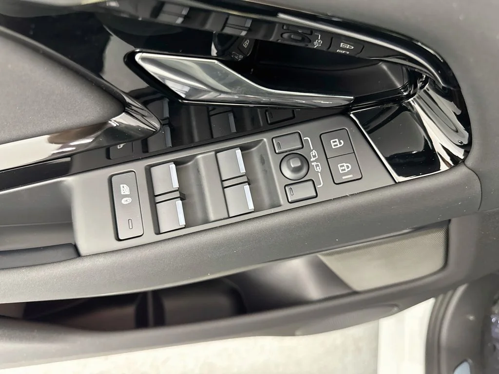 New 2026 Fuji White Land Rover Hoxton Edition image 18