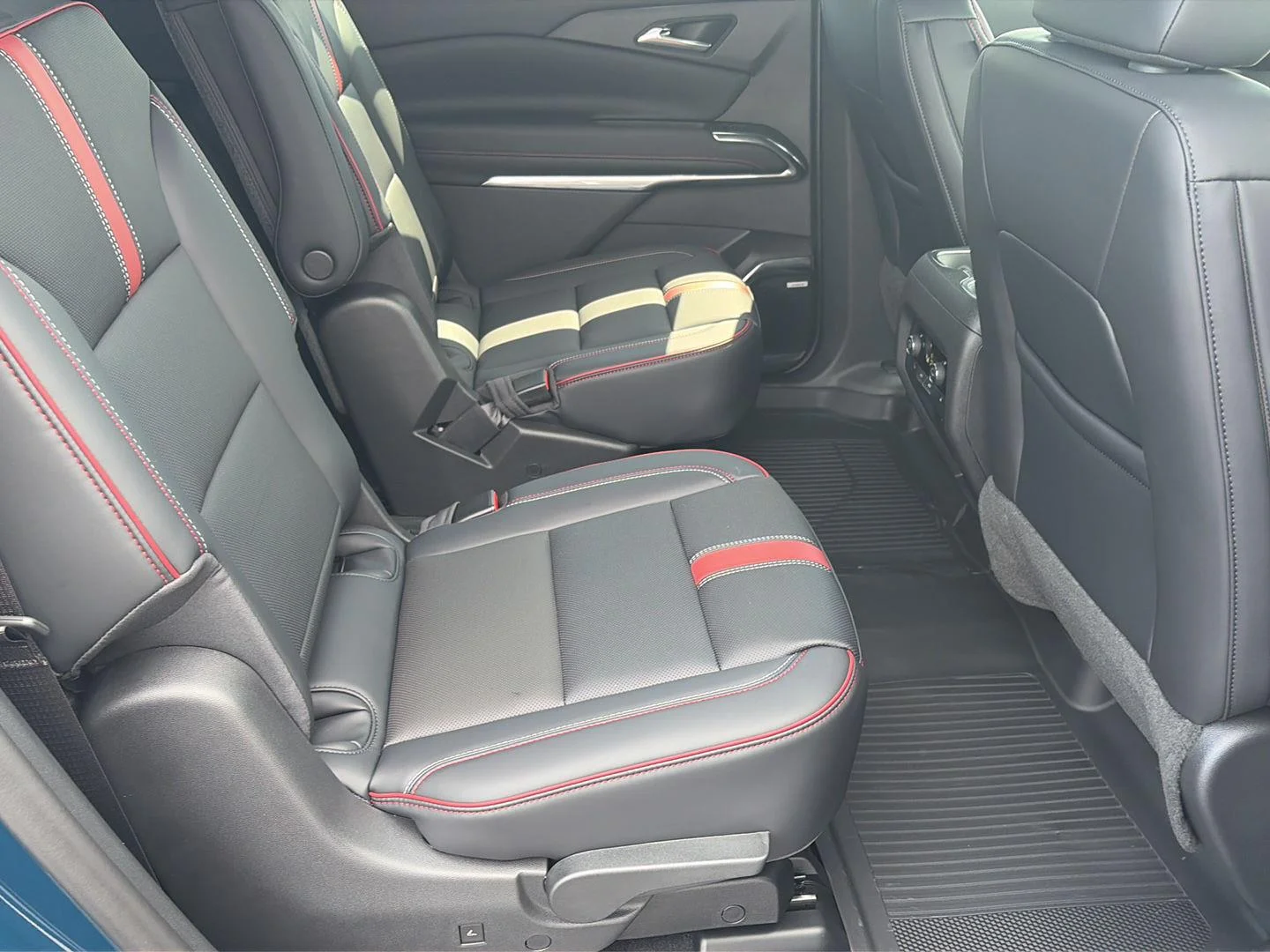2027 Chevrolet Traverse RS - Photo 23