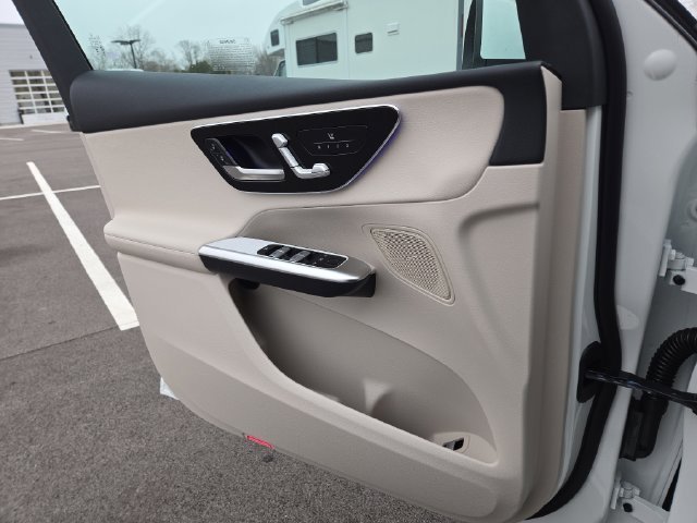 New 2026 Polar White Mercedes-Benz GLC300 image 21