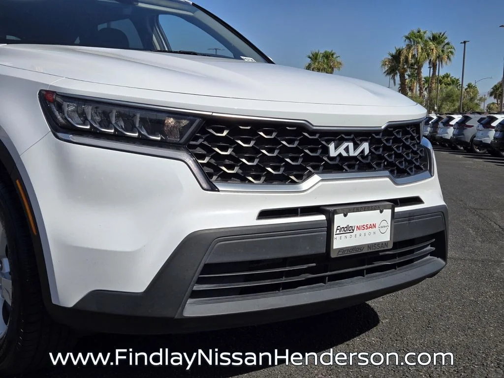Used 2022 White Kia LX image 8