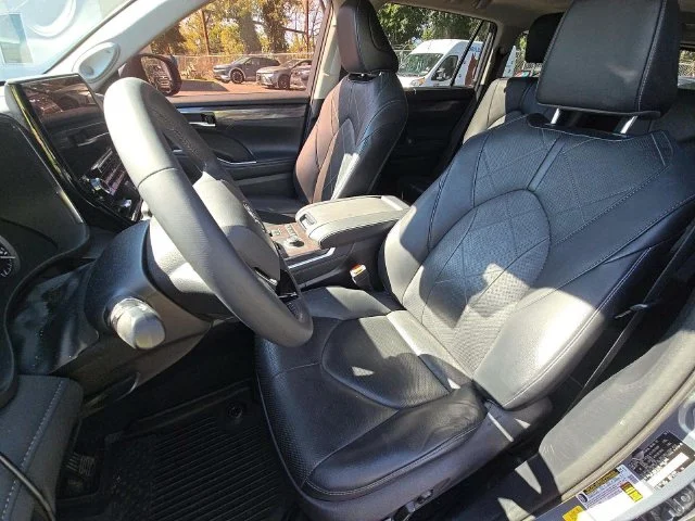 Used 2020 Blue Toyota Platinum image 5