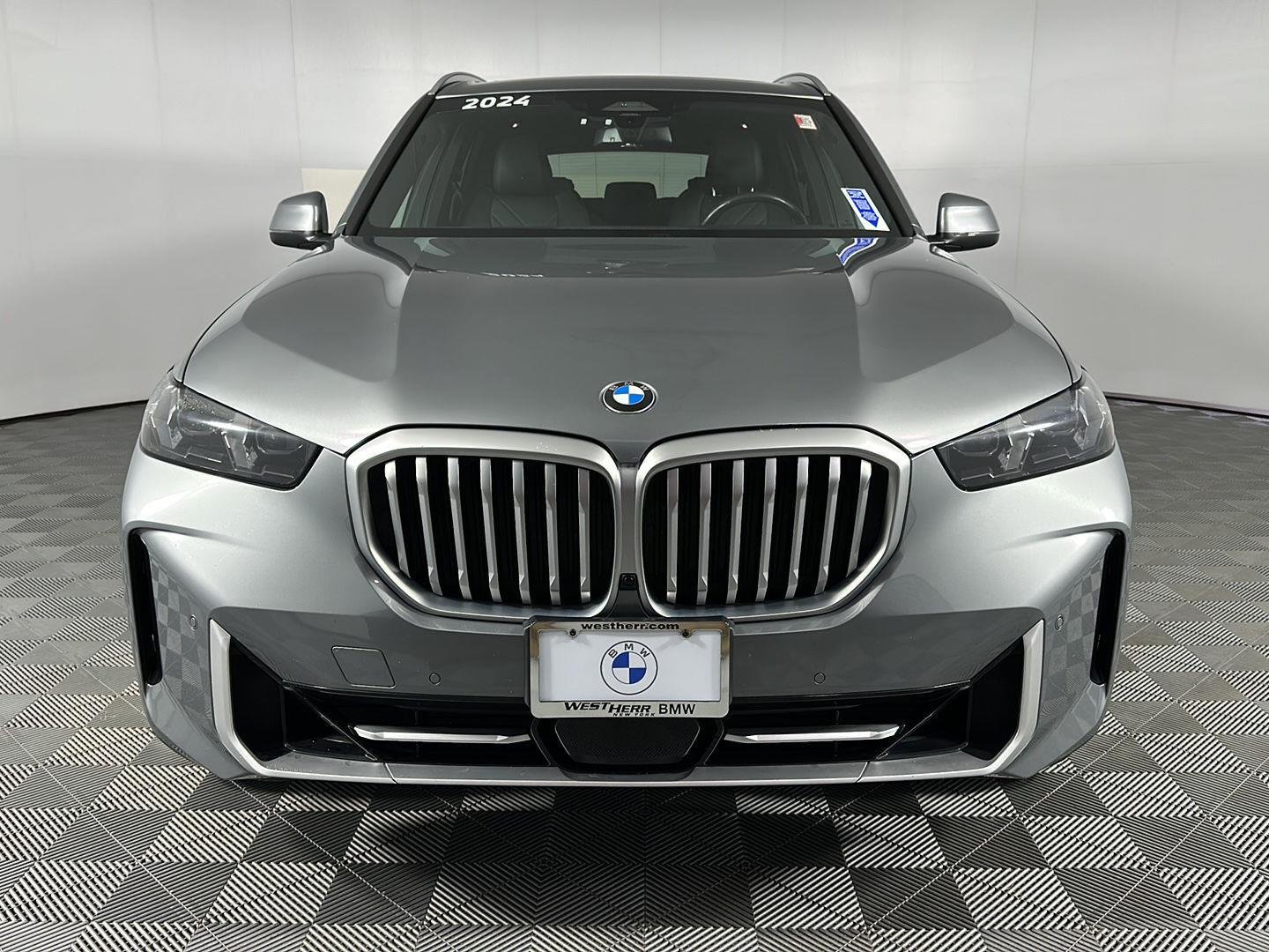 Used 2024 Skyscraper Grey Metallic BMW xDrive40i image 3