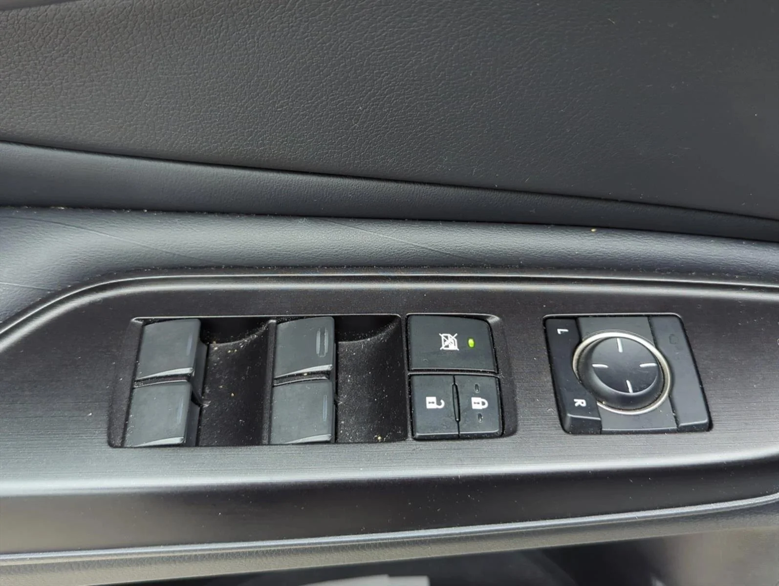 Used 2019 Atomic Silver Lexus ES 300h Luxury image 11