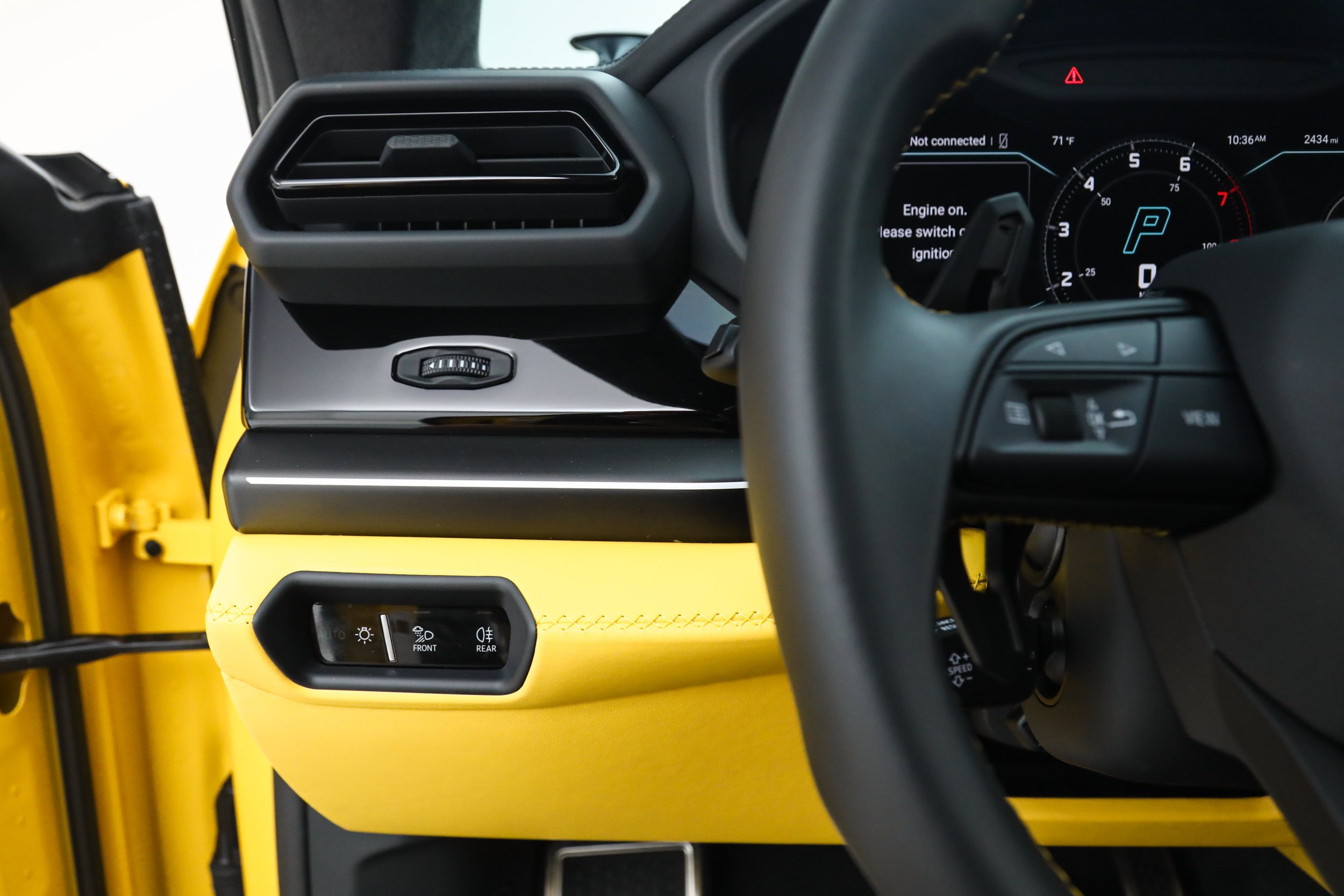 Used 2025 Yellow Lamborghini SE image 29