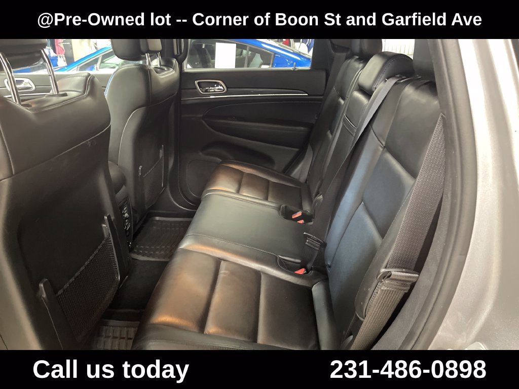 Used 2019 Silver Jeep Limited image 27