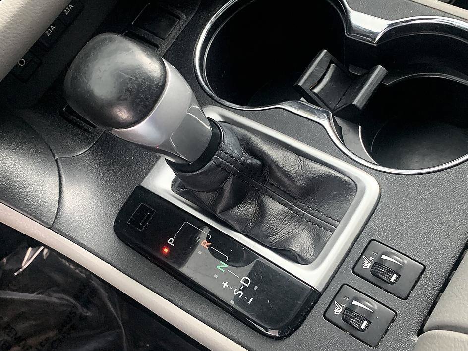 Used 2019 Blizzard Pearl Toyota XLE image 21