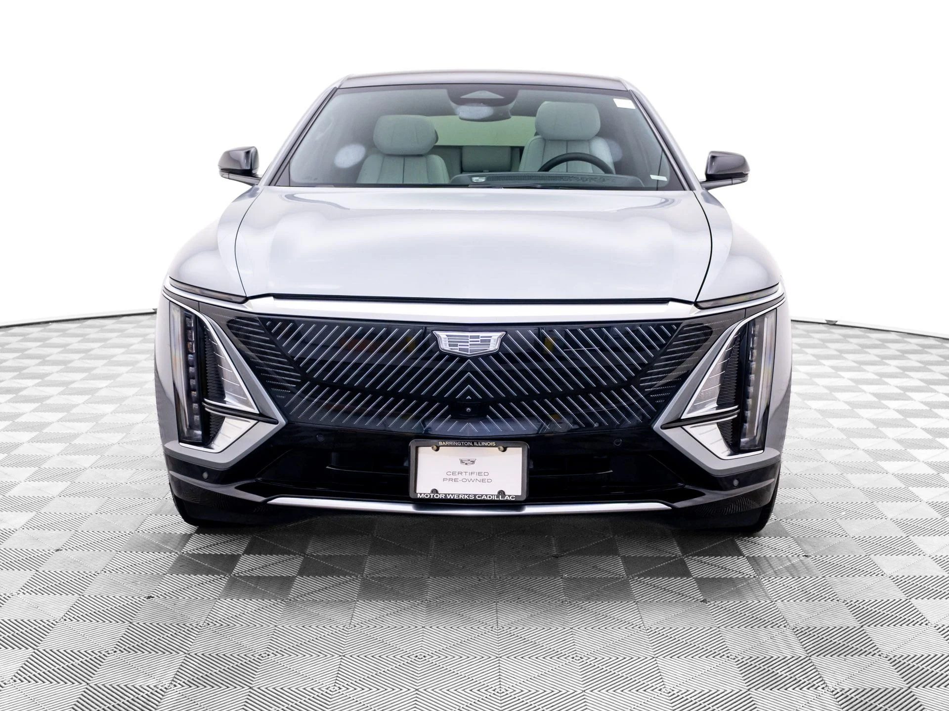 Used 2024 Silver Cadillac Luxury image 10