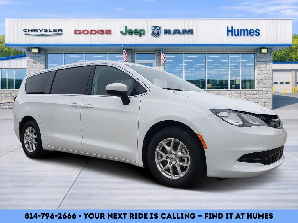 2023 Chrysler Voyager LX's photo