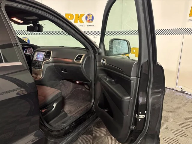 Used 2016 Brilliant Black Crystal Pearlcoat Jeep Laredo image 13