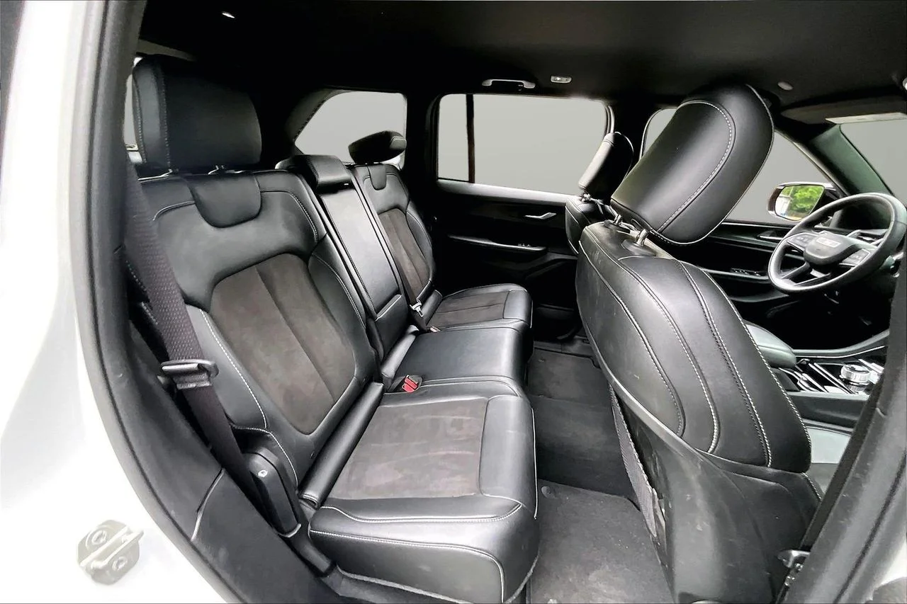 Used 2023 White Jeep Altitude X image 23