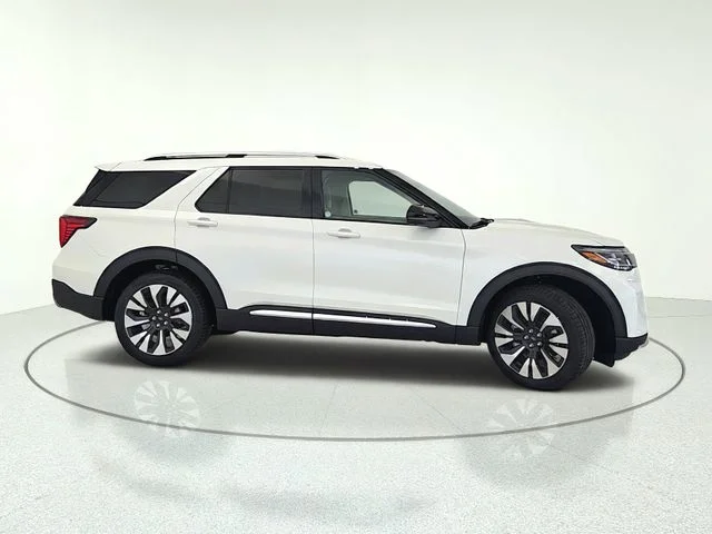 New 2026 Star White Metallic Tri-Coat Ford Platinum™ image 7