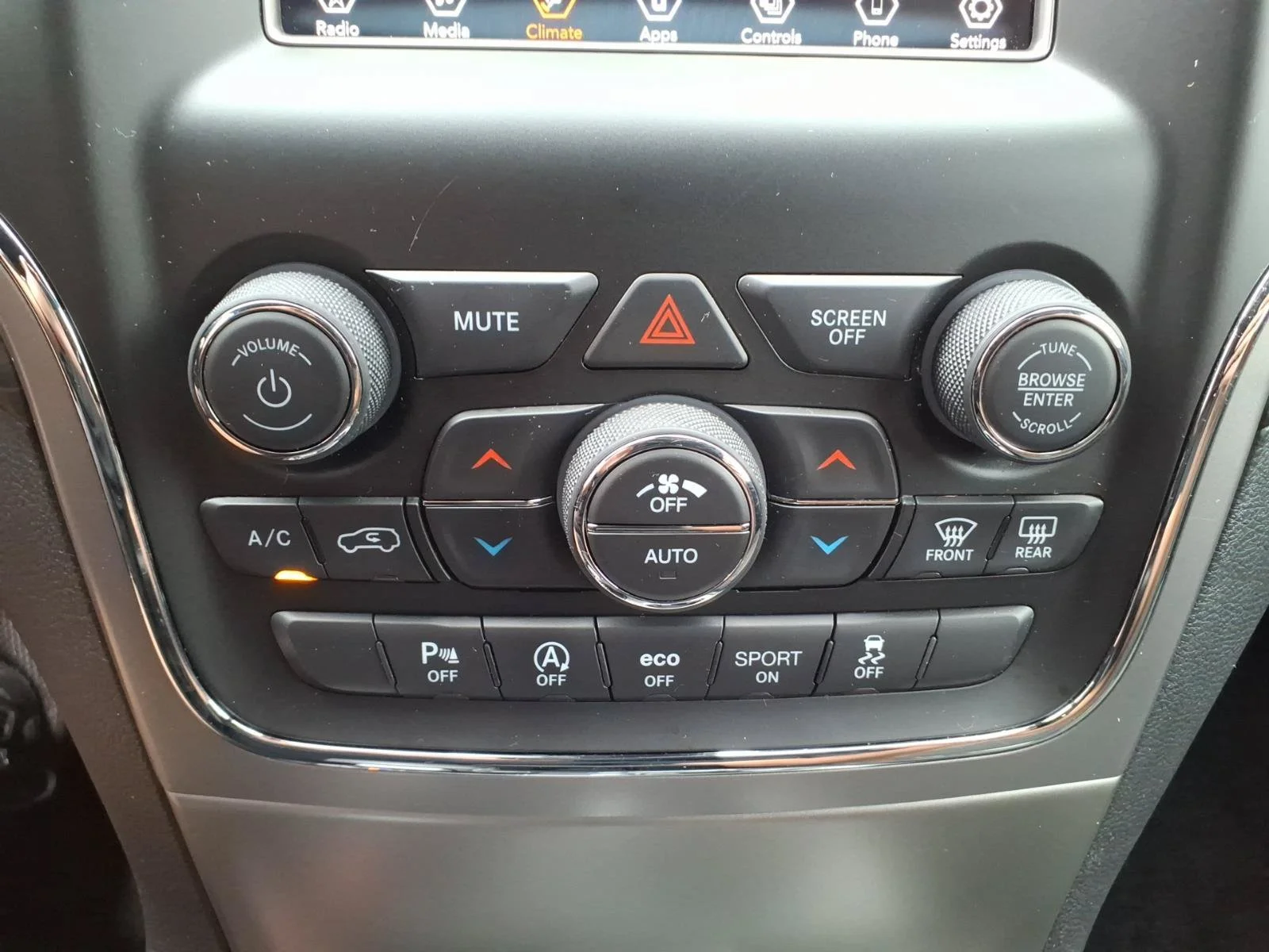 Used 2021 Granite Crystal Metallic Clearcoat Jeep Laredo E image 19