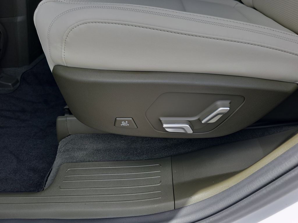 Used 2025 Serenity White Hyundai Calligraphy image 32