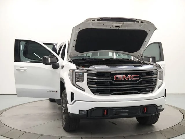 Used 2022 White GMC AT4 image 10