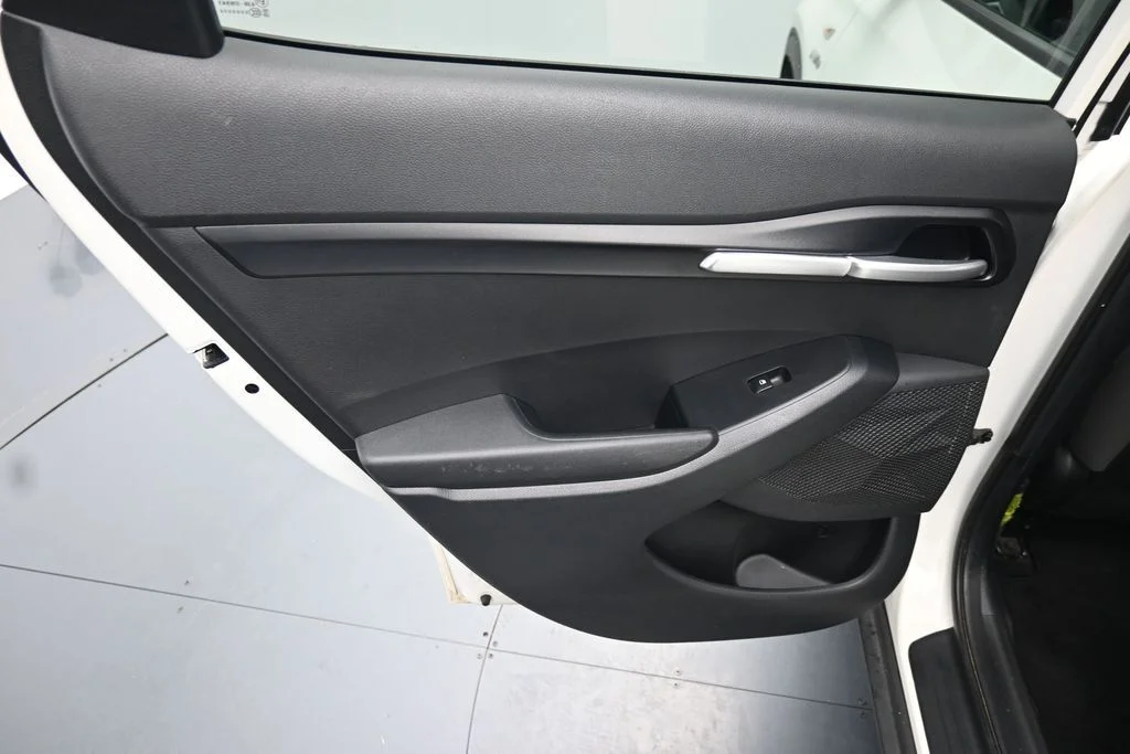 Used 2022 White Kia LX image 17