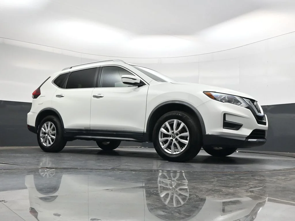 Used 2018 Glacier White Nissan SV image 24