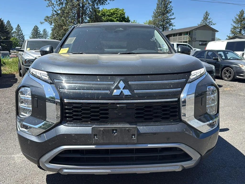 Used 2025 Gray Mitsubishi SE image 31
