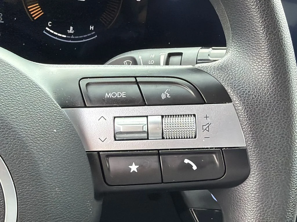 Used 2025 White Hyundai SE image 25