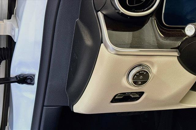 New 2026 Polar White Mercedes-Benz C 300 image 40