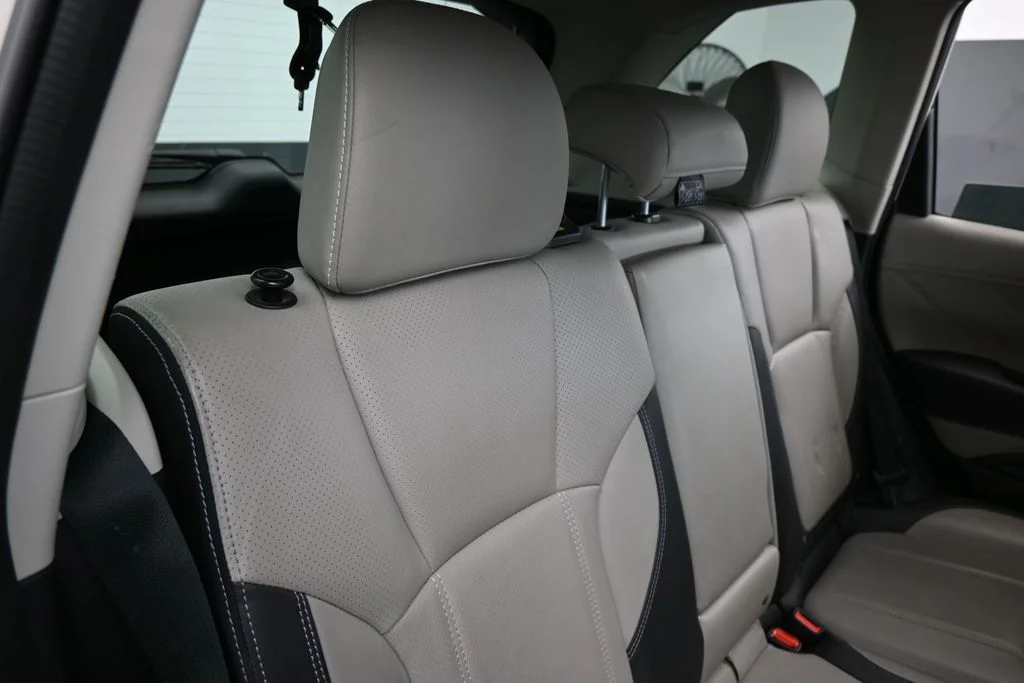 Used 2022 Crystal White Pearl Subaru Limited image 39
