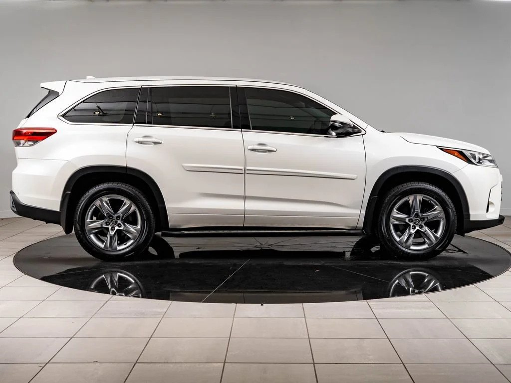 Used 2017 Blizzard Pearl Toyota Limited image 11