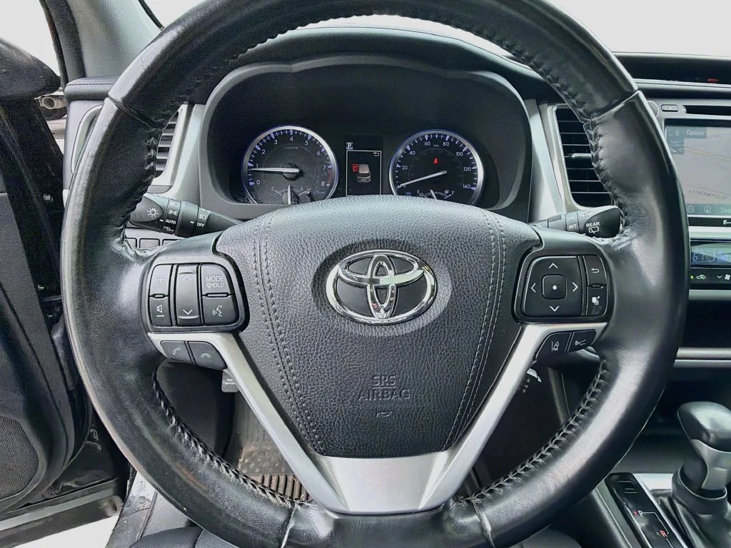 Used 2019 Black Toyota XLE image 11