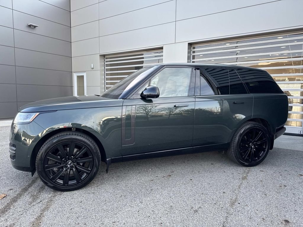 Certified Used 2023 Belgravia Green Metallic Land Rover SE image 3