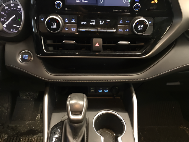 2022 Toyota Highlander XLE - Photo 15