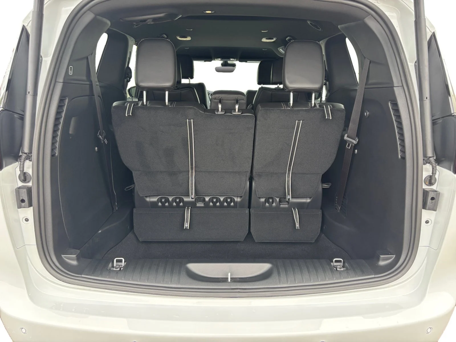 New 2027 Bright White Chrysler SXT image 19