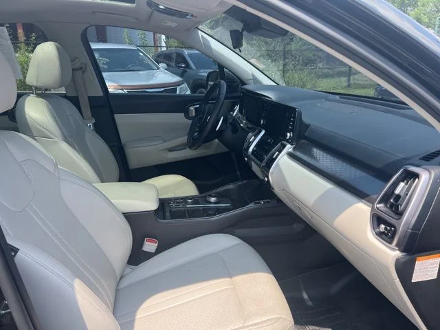 Used 2022 Black Kia EX image 31