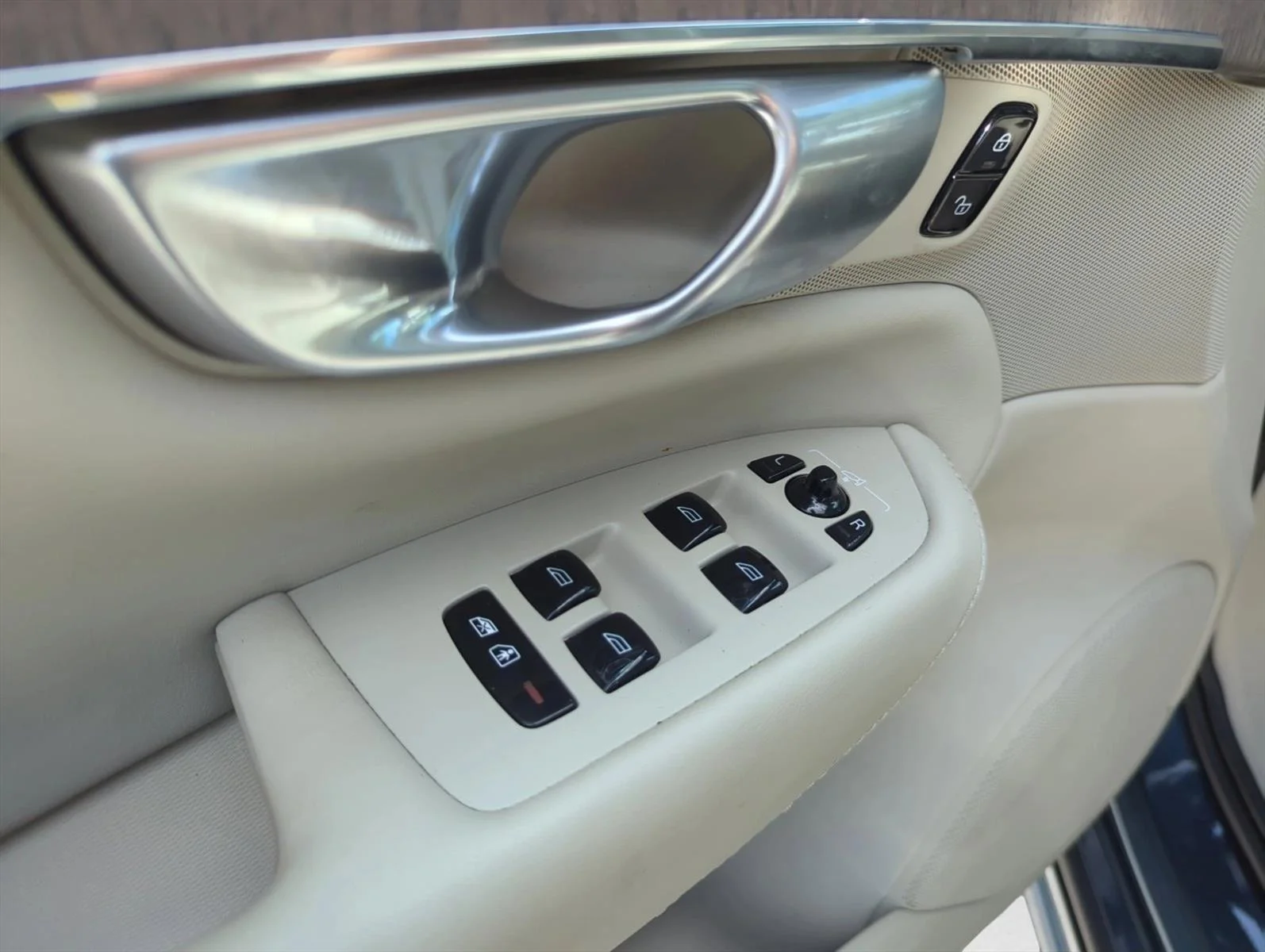 Used 2024 Blue Volvo Plus Bright Theme image 29