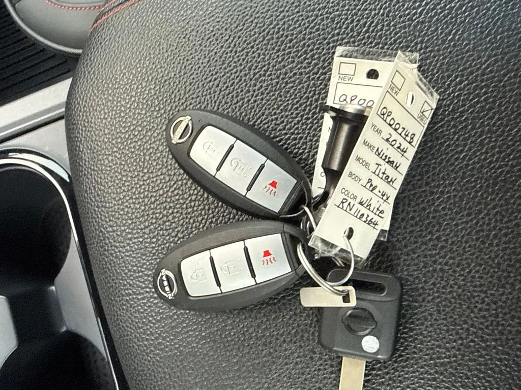 Used 2024 White Nissan PRO-4X image 24