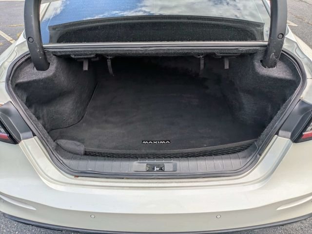 Used 2022 White Nissan SR image 10