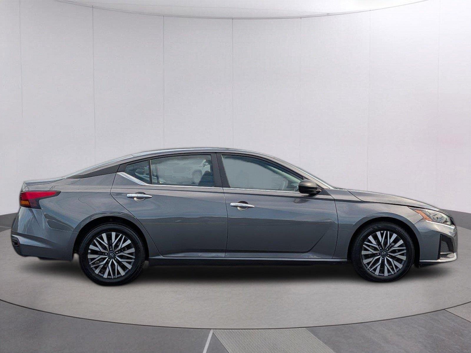 2025 Nissan Altima SV - Photo 6